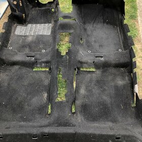 černý koberec z Volkswagen Golf 4 - 2