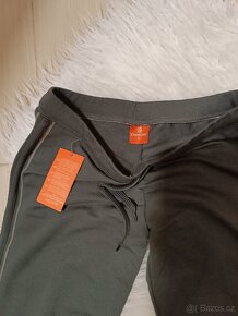 Nové khaki tepláky - 2
