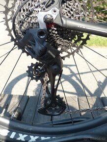 Force Epigoni ve velikosti 17,5" - 2