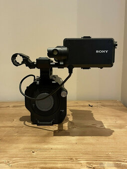 Sony FS7 - Dobrý stav (zkrácené hodiny) - vč. baterie a 2 pa - 2