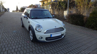 Mini Cooper 1.6i,90kW,PEPPER WHITE rok 2011/8. - 2