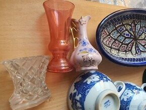 sbírka porcelánu a skla. cena je za celou kolekci - 2