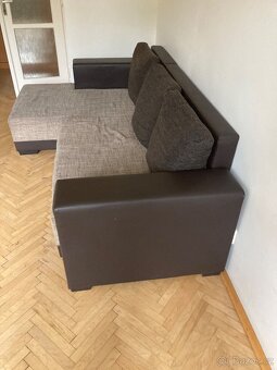Rozkládací černo hnědý gauč - 2