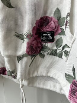 Mikina s kytkami New collection - 2