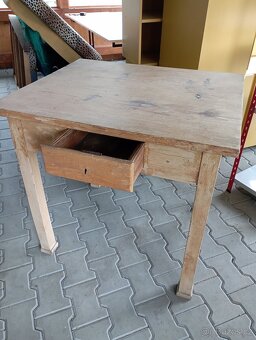 Starožitný stůl se zásuvkou - 2