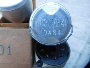 WWII - vibrační měnič pro vysílačku - 2