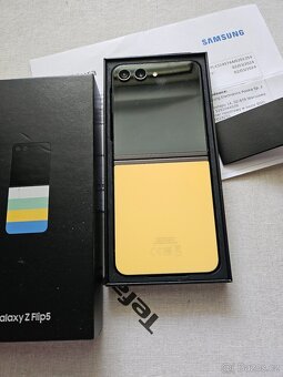 Samsung Galaxy Z Flip 5 Yellow - 2