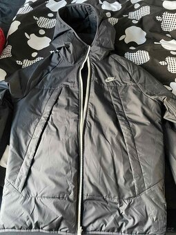 Oboustranná černá bunda Nike vel. M - 2