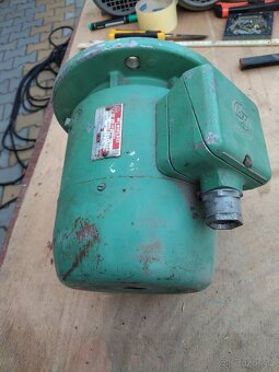 Přírubový elektromotor 0.75 kW 2780 ot - 2