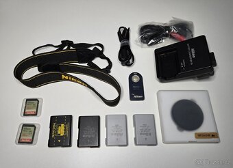 Prodám Nikon D5300 + 2 objektivy + příslušenství - 2