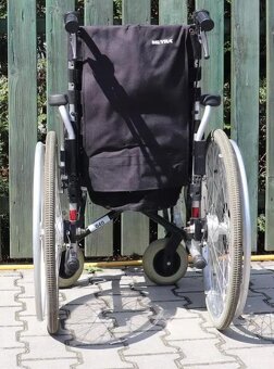 053-Mechanický invalidní vozík Meyra. - 2
