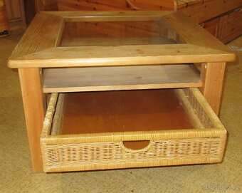 Konferenční stolek z borovice - celomasiv - Výborný stav - 2