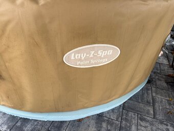 Prodám vířivku Lay-Z-Spa Palm Springs - 2
