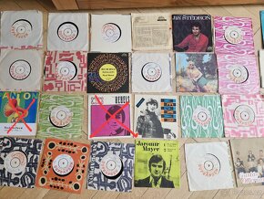 LP desky - 44 velkých + 68 malých - 2