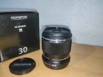Prodám makro 30mm f:3.5 od Olympus - 2