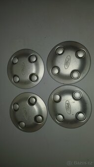 Dobové poklice Ford - 2