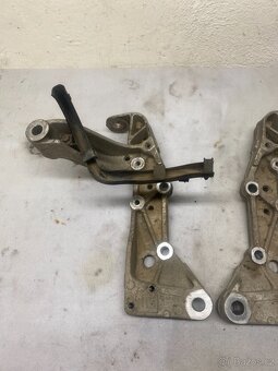 ŠKODA OCTAVIA 2 2004-2013 - KONZOLE PŘEDNÍCH RAMEN - 2