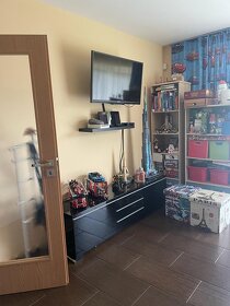 Dětský pokoj stůl, úzká, široká police, šatní skříň - 2