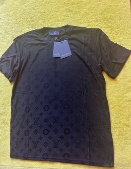 Louis Vuitton černé pánské triko L - 2