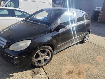 Veškeré díly Mercedes Benz B170 černá - 2