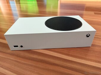 Xbox series s 512gb + 2 ovladače - 2