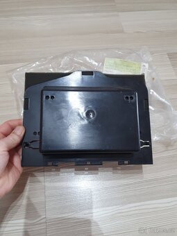 VW T4 NOVY suplik pod pojistkovou skrinku - 2