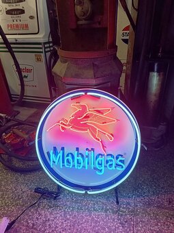 Velký neon Mobilgas do garáže, trucovny - 2