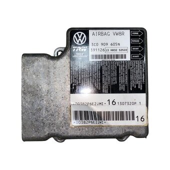 Palubní deska černo béžová airbagy pásy VW Passat B6 2010 - 2