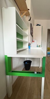 Dětský psací stůl s poličkami - 2