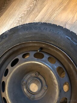 Prodám letní pneum. Barum Bravuris 195/65 R 15 T - 2