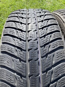 Nokian 225/60R17 zimní - 2