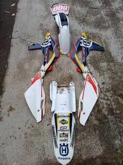 Plasty Husqvarna - 2