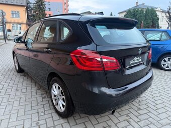 BMW 218i Automat Málo najeto - 2