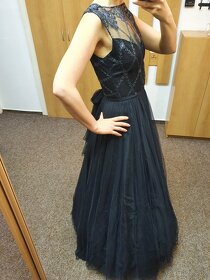 Černé plesové šaty s tylovou sukní - 2