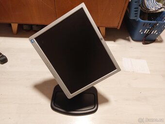 Monitor HP 1740, úhl. 44 cm - 2