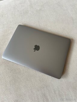 MacBook Pro 13" 2022 M2 / 8GB / 256GB - Vesmírně šedý - 2