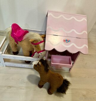 Stáj baby born s koníky - 2