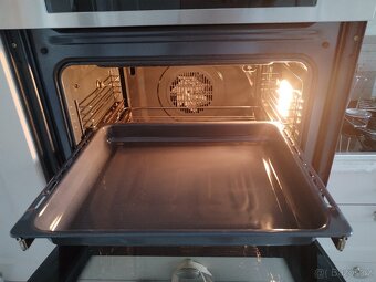 Vestavná horkovzdušná trouba TEKA - 2