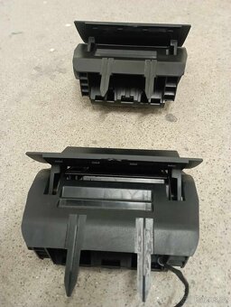 Škoda octavia 2    popelnik cena 200 kč - 2