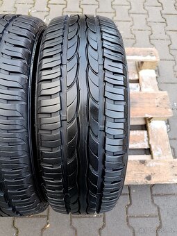 Prodám 4 hezké pneu 185/60/15 sava - 2