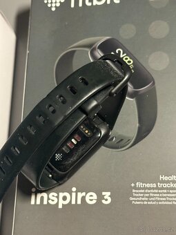 Chytrý náramek Fitbit Inspire 3 černý - 2