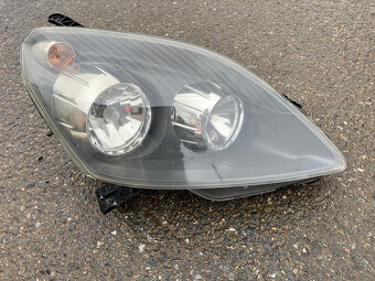 Přední světlo Zafira B - 2