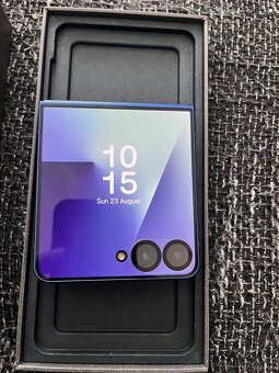 Samsung Z flip7 - 2