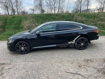 Vw Arteon na opravu havarovaný zadní část zlomená 1.5tsi 110 - 2