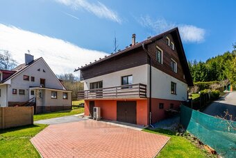 Prodej rodinného domu s dvěma bytovými jednotkami 3+1, 280 m - 2