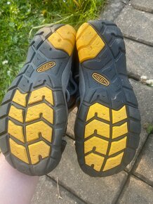 Sandále Keen, černé (black/yellow), vel. US2, UK1, EU34 - 2