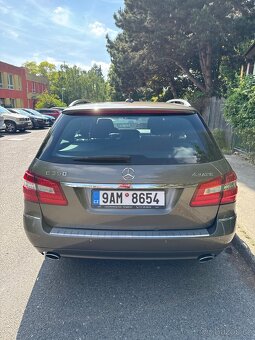 Mercedes Benz - 2