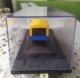 Avia 1:43 ve vitrínce. - 2