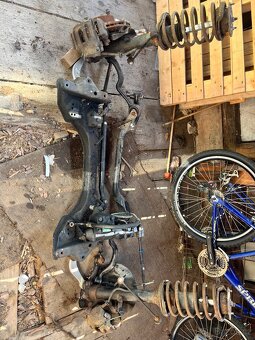 Přední náprava BMW e34 s převodkou řízení - 2