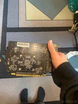 AMD Radeon HD 7670 4GB DDR5 - 2